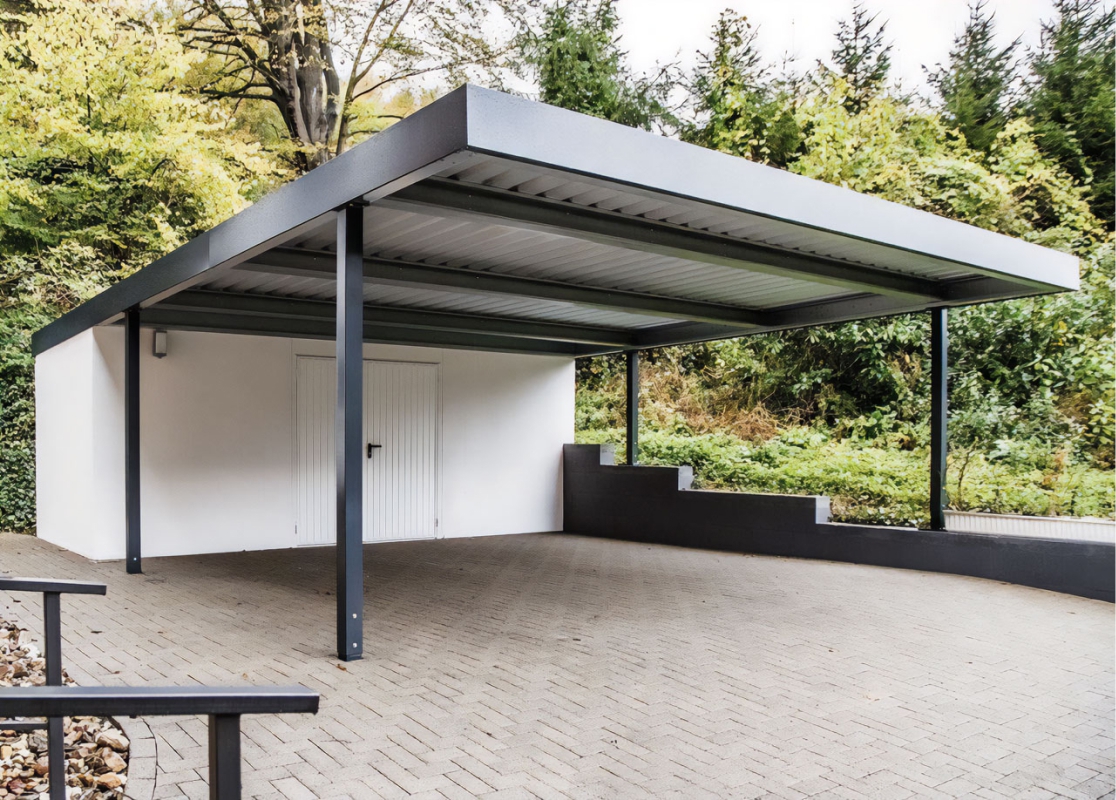 Односкатный навес над крыльцом из поликарбоната